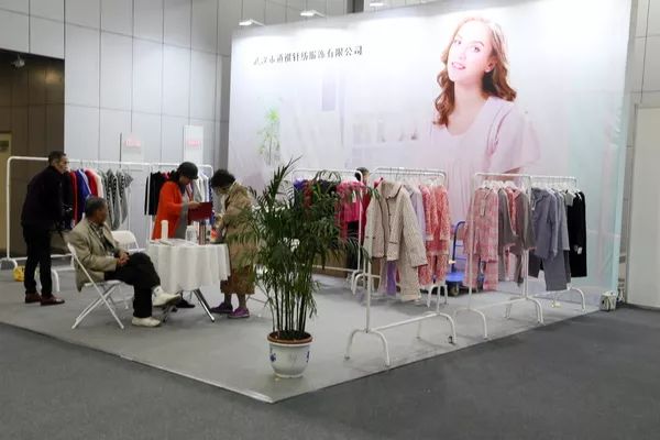產(chǎn)業(yè)新機(jī)遇，時(shí)尚新未來(lái)——2019武漢國(guó)際紡織面料及輔料展覽會(huì)盛大開(kāi)幕